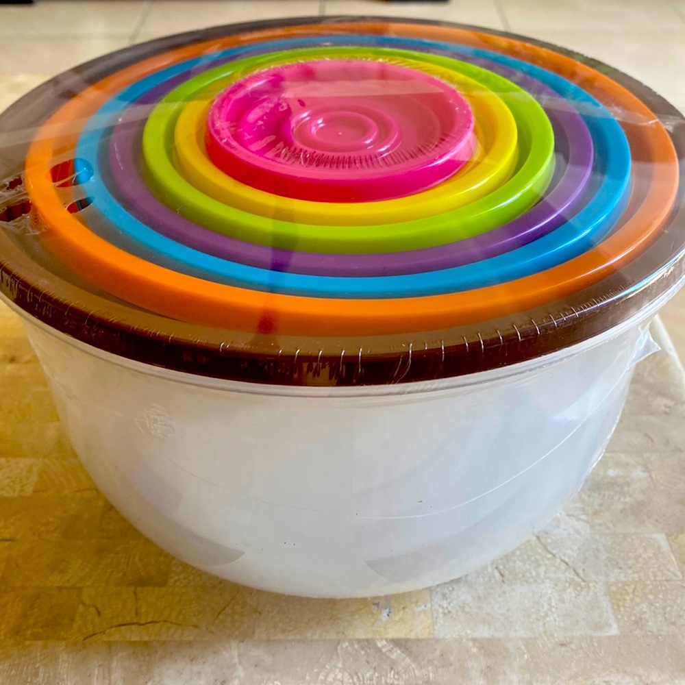 Plastic containers for food storage